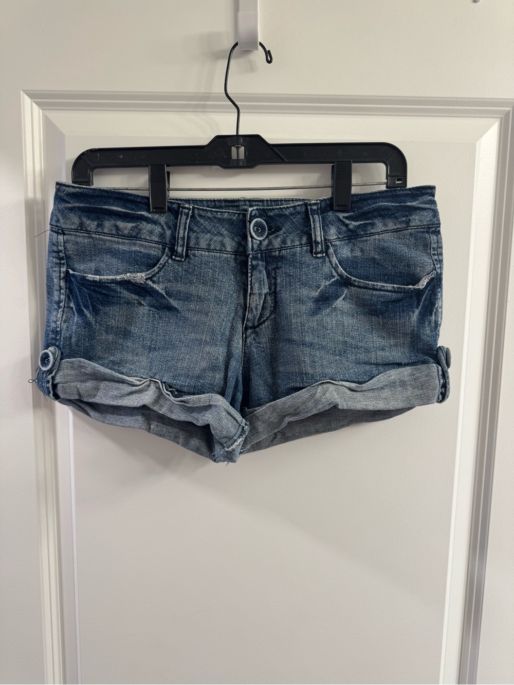 Women's Roll-Cuff Denim Shorts - Light Blue Wash